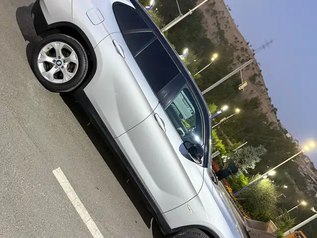 BMW X1, 2010, Душанбе - 9