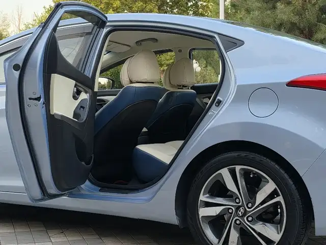 Hyundai Avante, 2012, Турсунзаде - 11