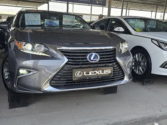 Lexus ES series