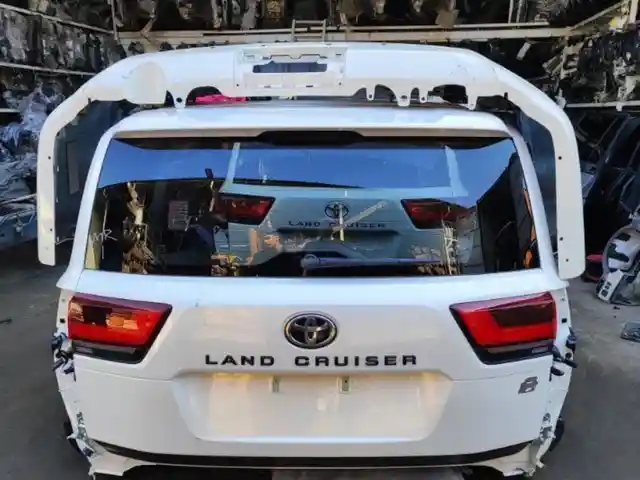 Задняя часть кузова от Toyota Land Cruiser 300 на заказ, Душанбе