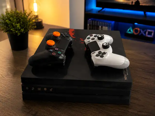 Игровая приставка Sony PlayStation 4 PRO, Худжанд