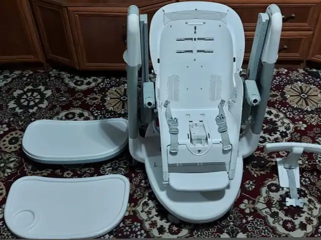 Стул для кормления, Бобоҷон Ғафуров