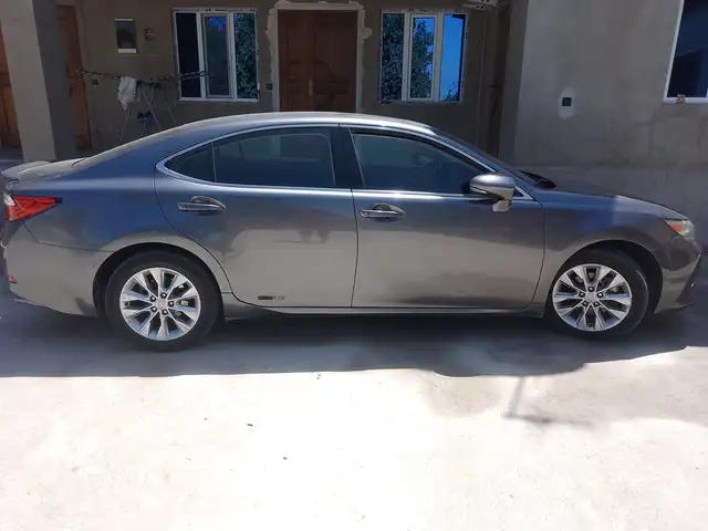 Lexus ES series